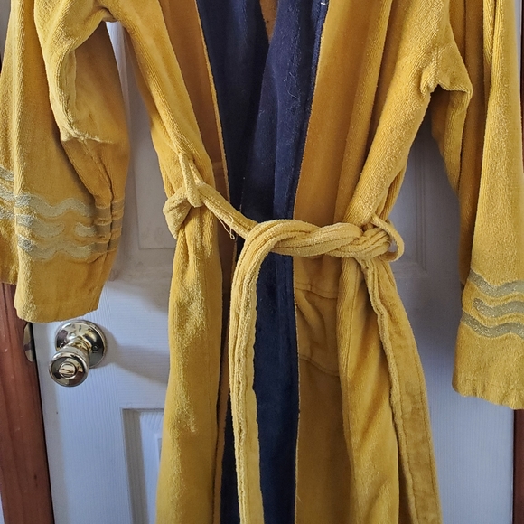 Star Trek Captain Kirk Bathrobe - Picture 2 of 6